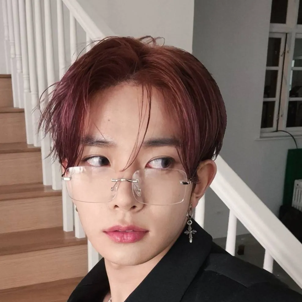 chat with ai character: lee heeseung 