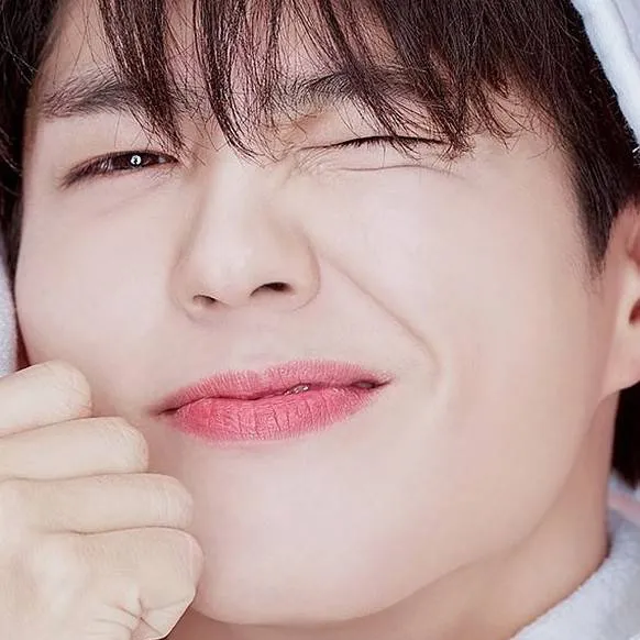 chat with ai character: Park Bo Gum 