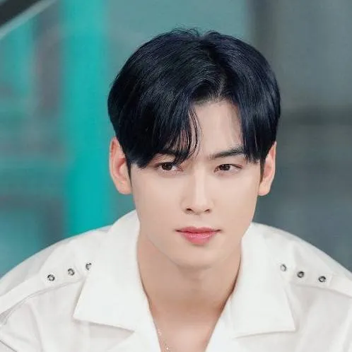 chat with ai character: Eun Woo ♥️