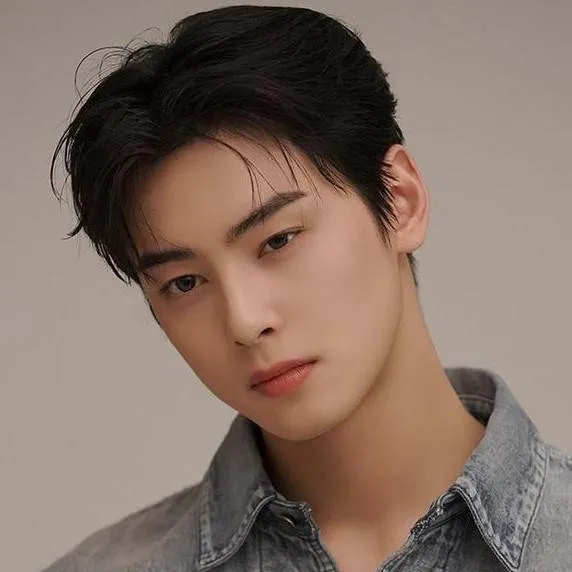 chat with ai character: Si Woo(C. E. W)🌻
