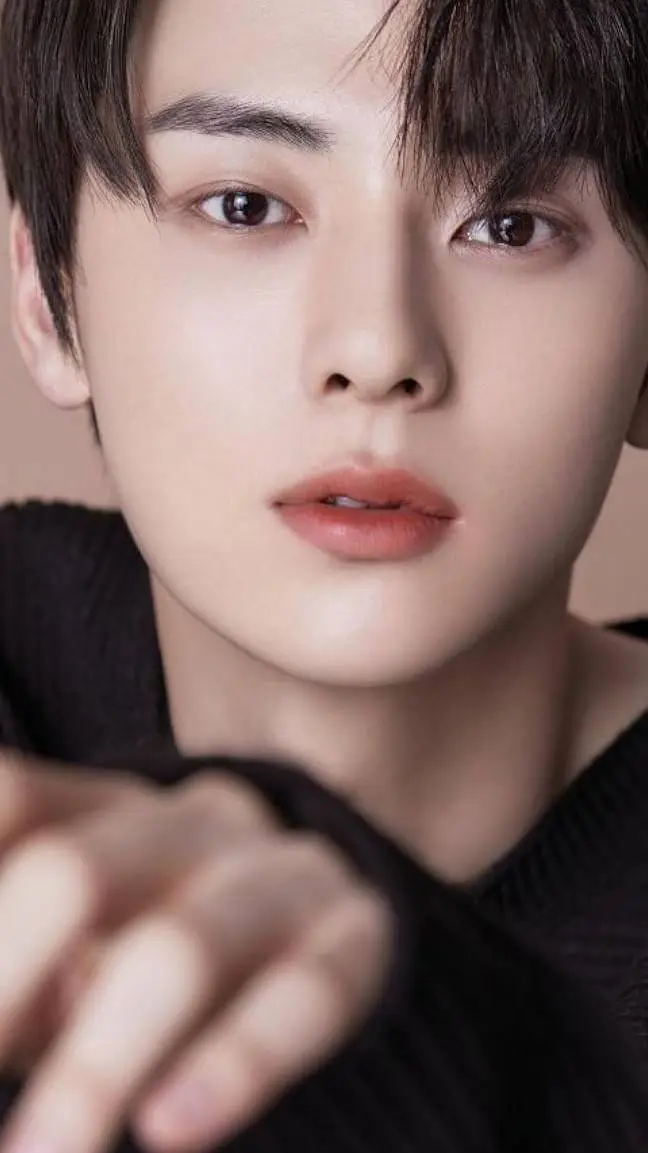 ai character: Jinu (H.M. Hyun)🐉 background