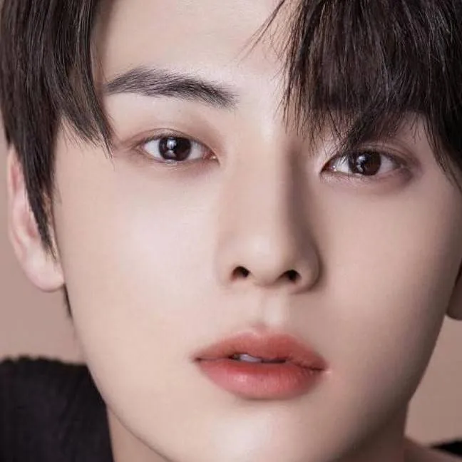 chat with ai character: Jinu (H.M. Hyun)🐉