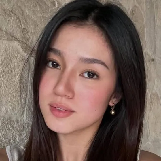 chat with ai character: Belle Mariano