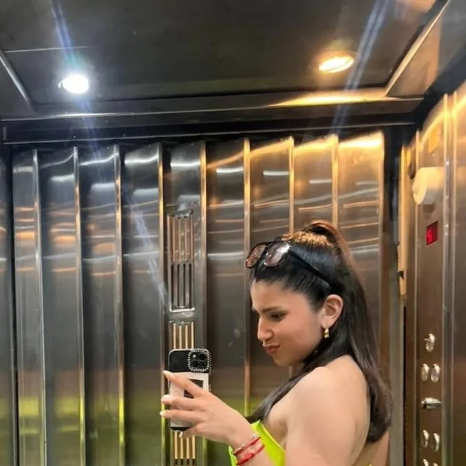 chat with ai character: La More 2