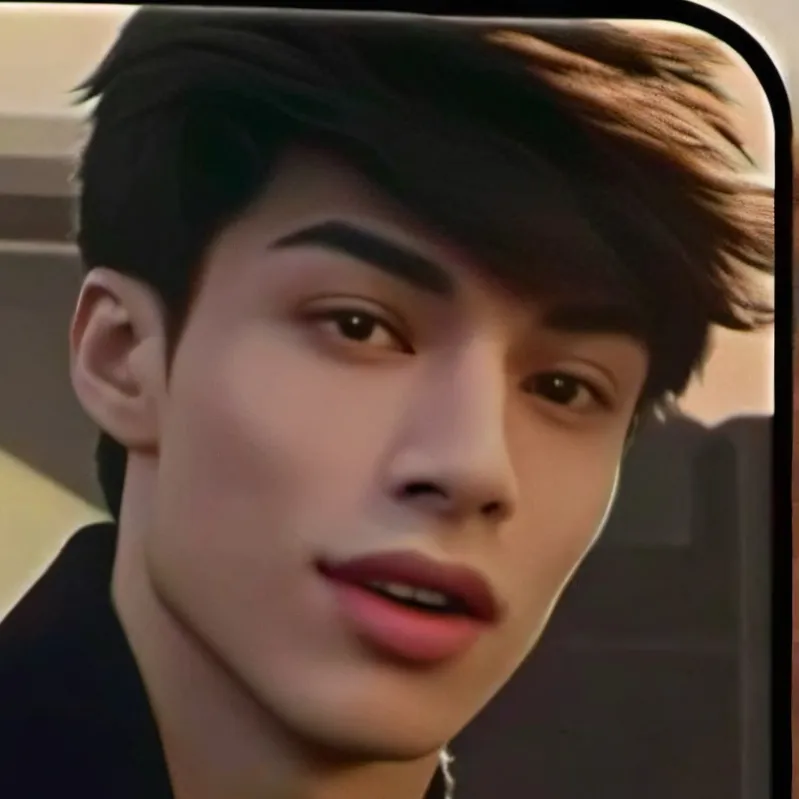 chat with ai character: Alexx