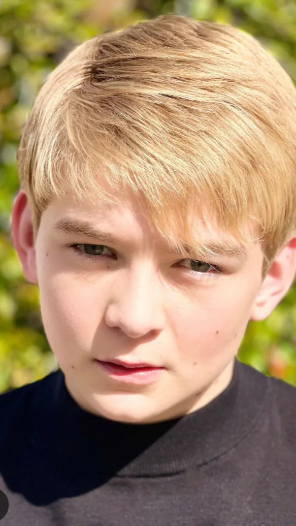 ai character: Mikey from DM background
