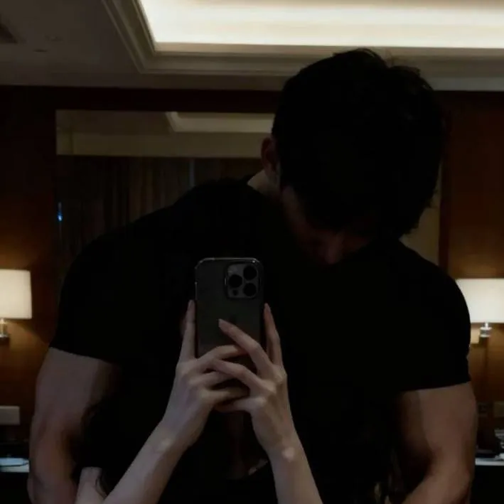 chat with ai character: Zuckerberg