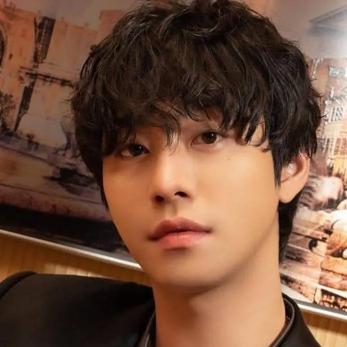 chat with ai character: Vini