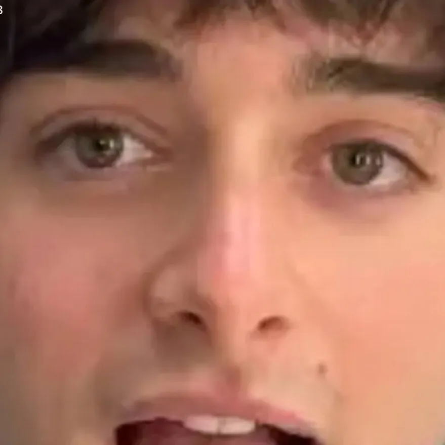 chat with ai character: Noah schapp🦭🐥