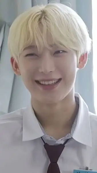 ai character: Sunoo  background