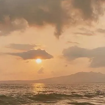 chat with ai character: ⋆˚᥎ᥱᥒ𝗍іᥒg z᥆ᥒᥱ!!˚⋆