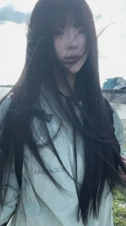 ai character: …+kira+…. background