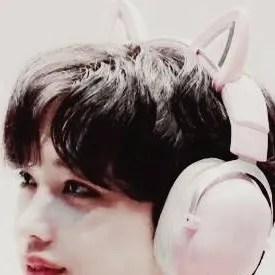 chat with ai character: Felix 