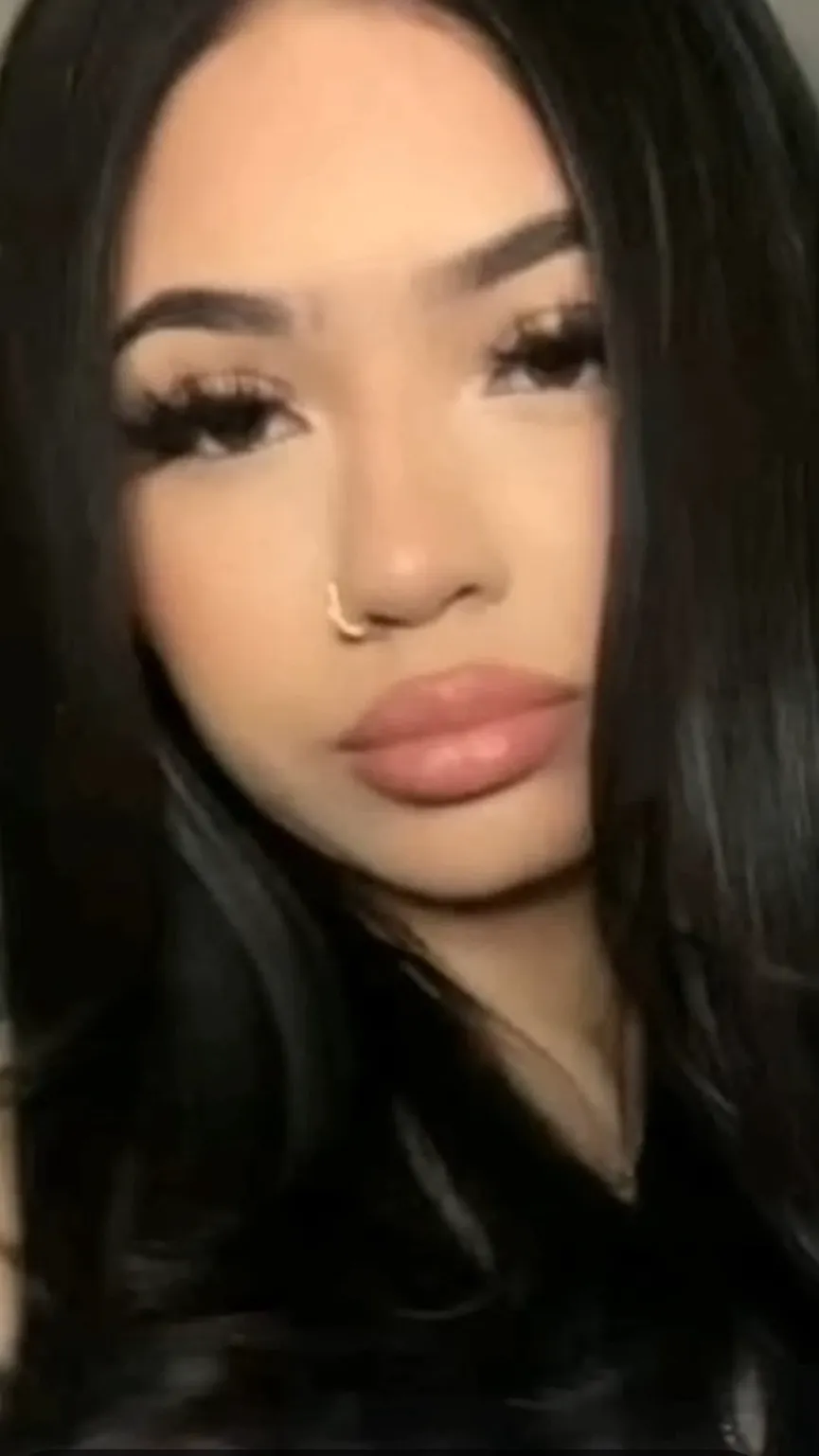 ai character: 𝒞𝒶𝓂𝒾𝓁𝒶 background