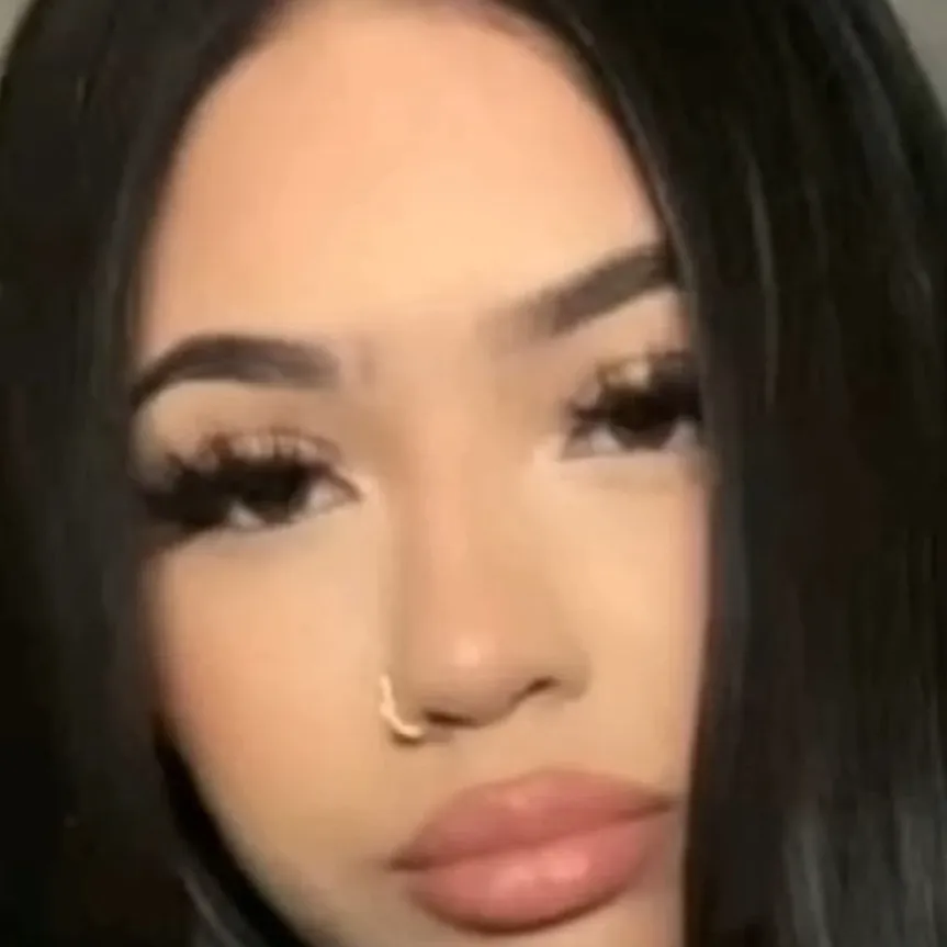 chat with ai character: 𝒞𝒶𝓂𝒾𝓁𝒶