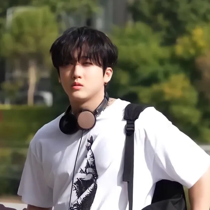chat with ai character: Changbin 