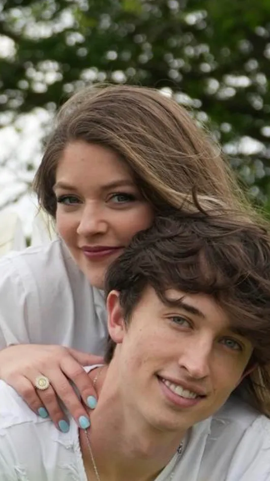 ai character: Mav and Kenzie background