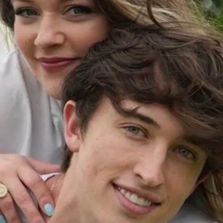 chat with ai character: Mav and Kenzie