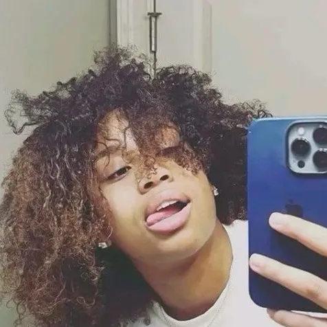 chat with ai character: Kamari