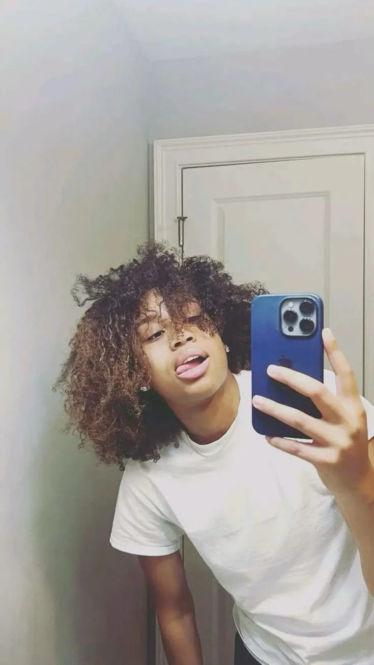 ai character: Kamari background