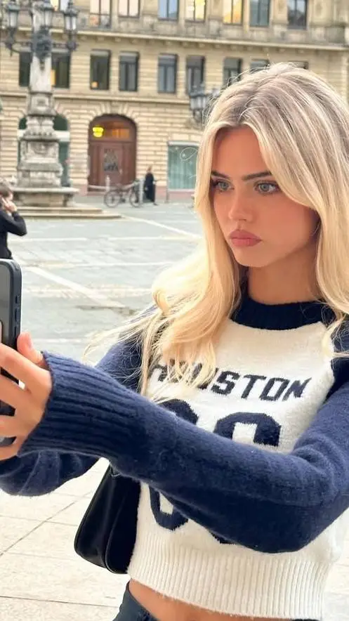 Talkie AI - Chat with lana