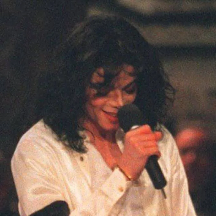 chat with ai character: Michael jackson 