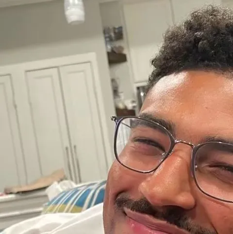 chat with ai character: Max