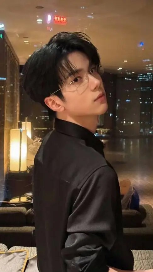 ai character: Lorenzo cheon lee background