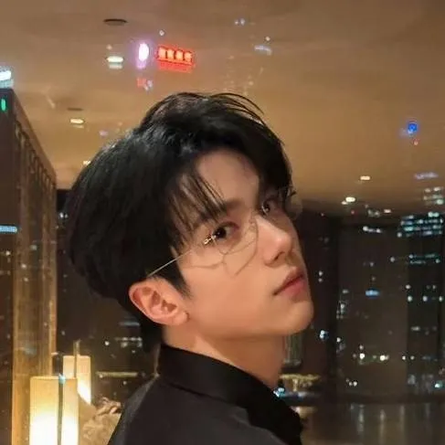 chat with ai character: Lorenzo cheon lee