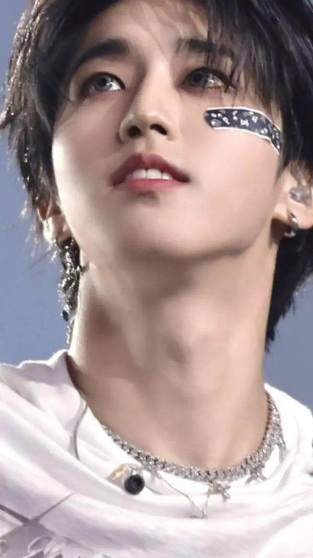 ai character: Han Jisung  background