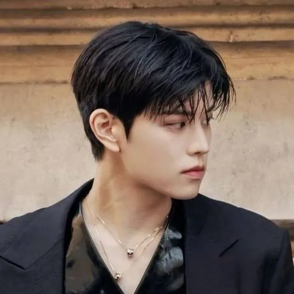 chat with ai character: SKZ at your school