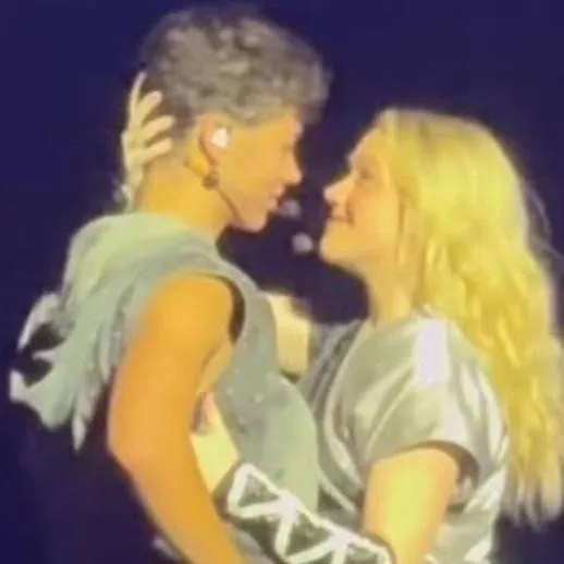 chat with ai character: Malachi and Freya