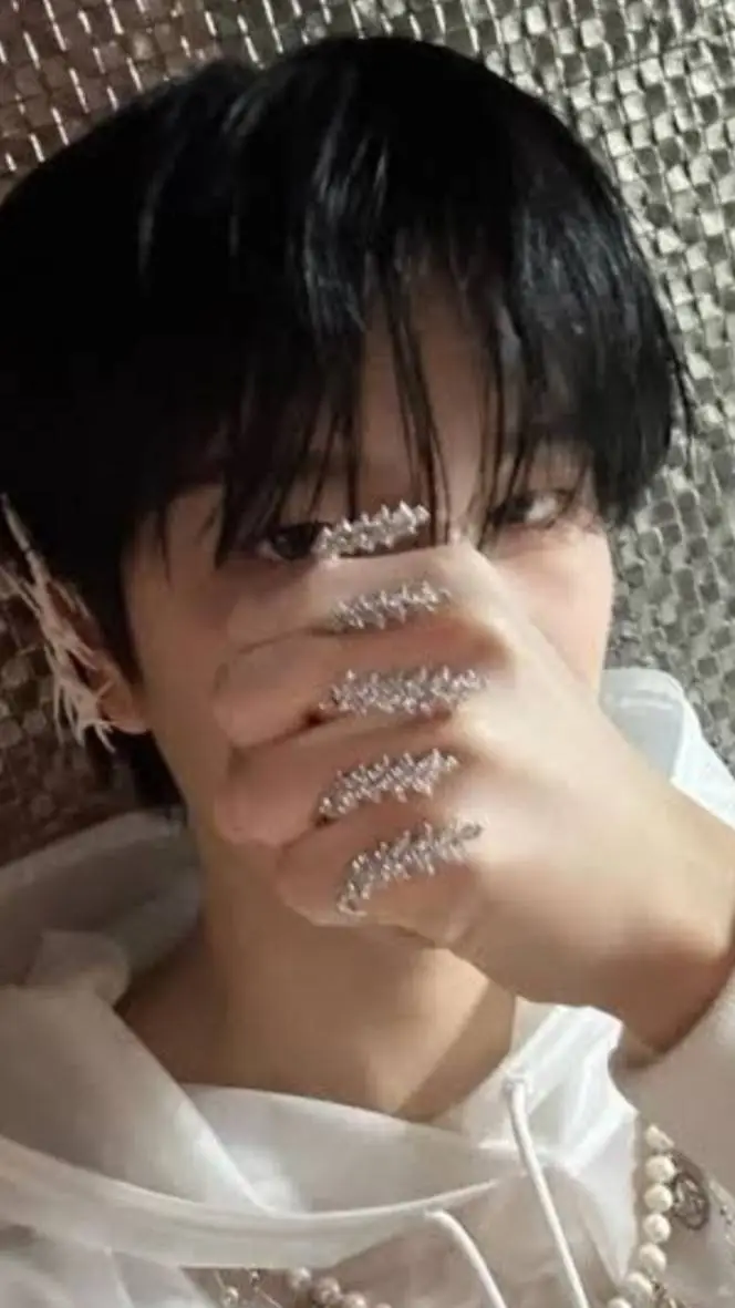 ai character: ~♡seungmin♡~ background