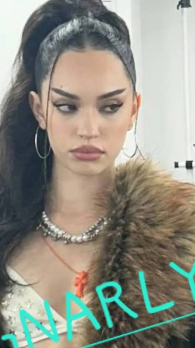 ai character: daniiii background