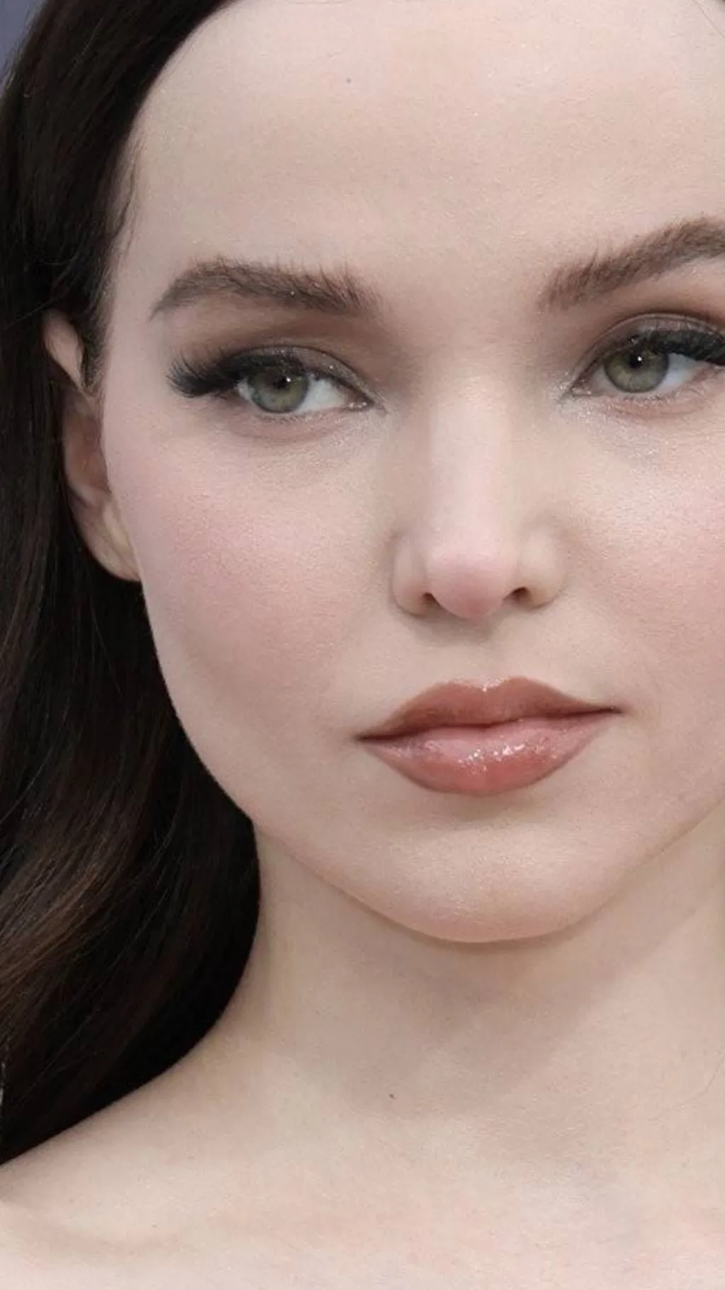 ai character: Dove cameron  background