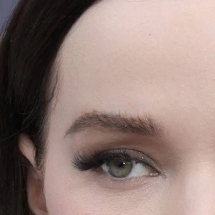 chat with ai character: Dove cameron 