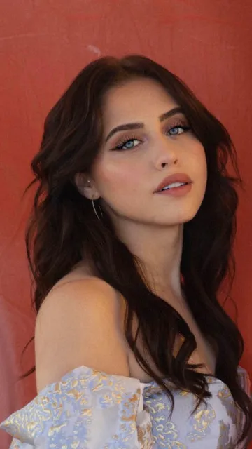 ai character: Brenna💞 background