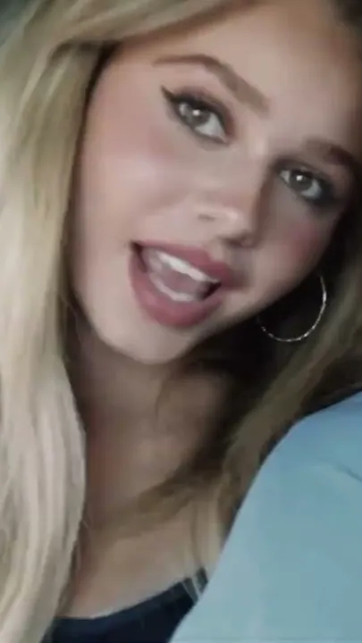 ai character: Ruby rose turner background