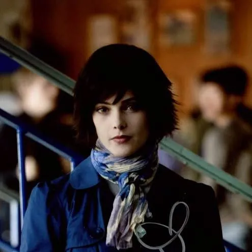 chat with ai character: Alice cullen