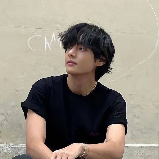 chat with ai character: Kim Taehyung "V"