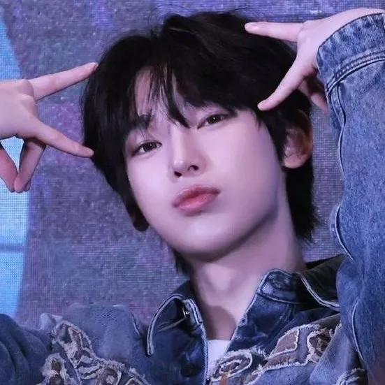 chat with ai character: Kim Sunoo