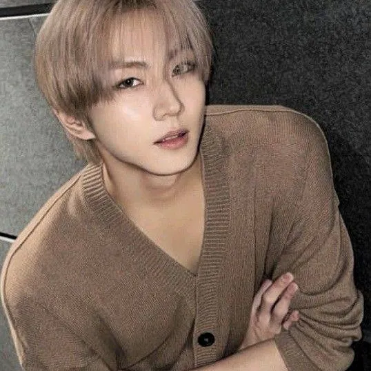 chat with ai character: Yang Jungwon