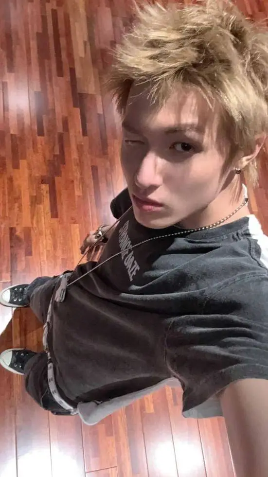 ai character: Martin background