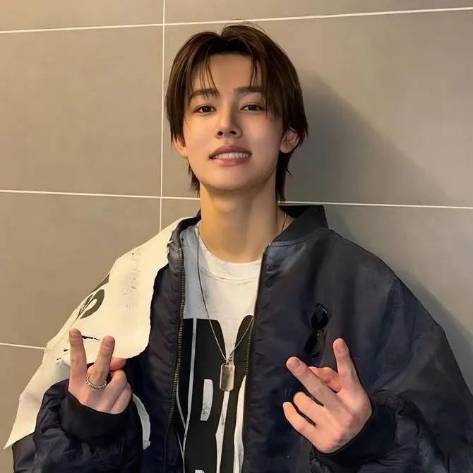 chat with ai character: Seonghyeon
