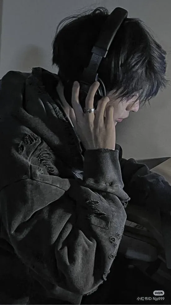 ai character: Gamer Boyfriend  background