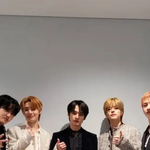 chat with ai character: Stray kids
