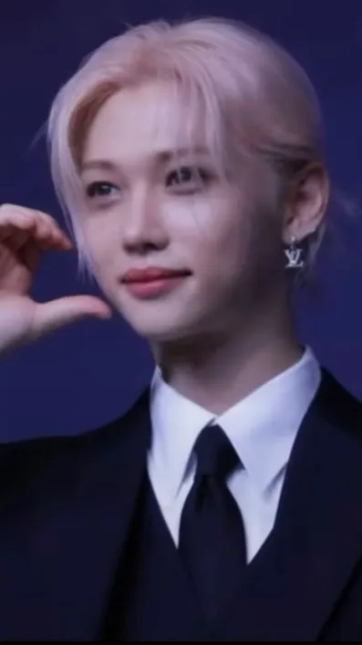 ai character: Felix  background