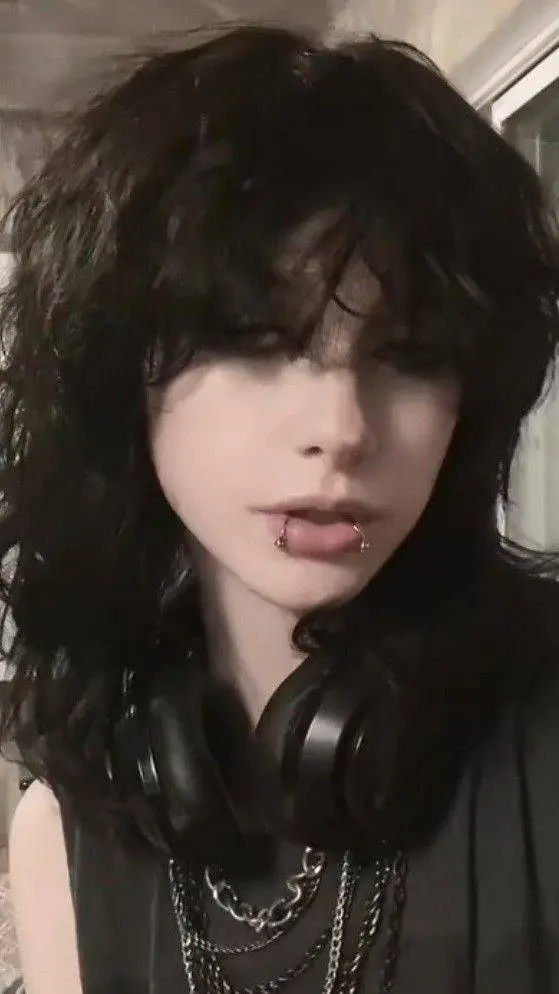 ai character: Samia. background