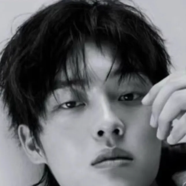 chat with ai character: Choi hyun wook