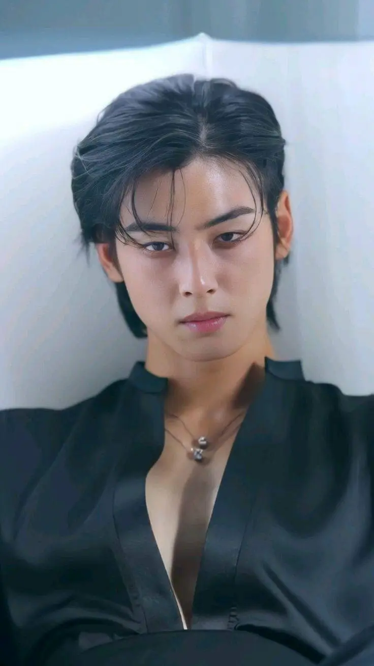 ai character: Lee Dong-min background